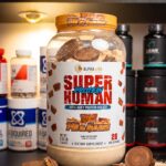 پروتئین وی ایزوله ۱۰۰٪ آلفا لاین مدل SuperHuman Protein طعم Peanut Butter Candy (عضله‌سازی خالص، زودجذب، بدون قند و چربی اضافه - ۱۰۵۴ گرم / ۲۸ سروینگ اصل آمریکا)